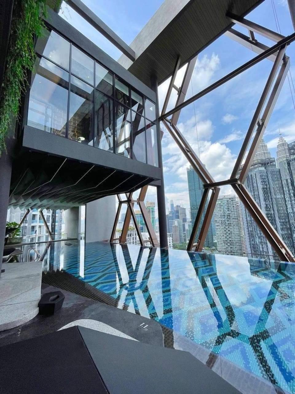 Scarletz Klcc Twin Tower By One39 Kl Apartment
